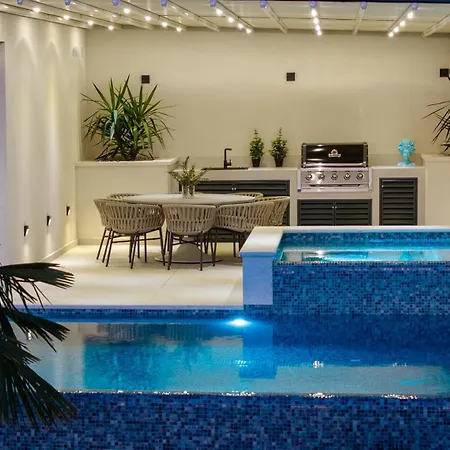 Luxurious 5-bedroom 