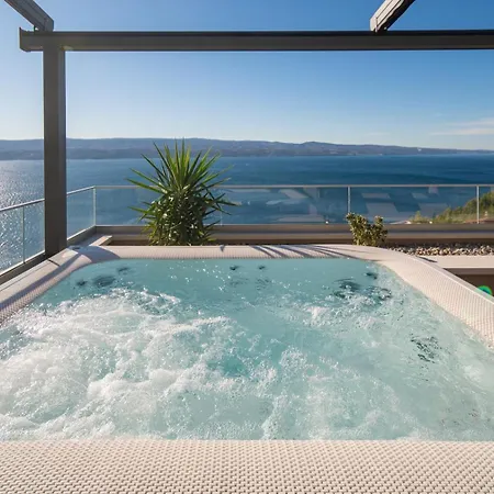 Luxurious 5-bedroom 