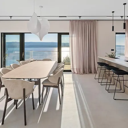 Luxurious 5-bedroom 