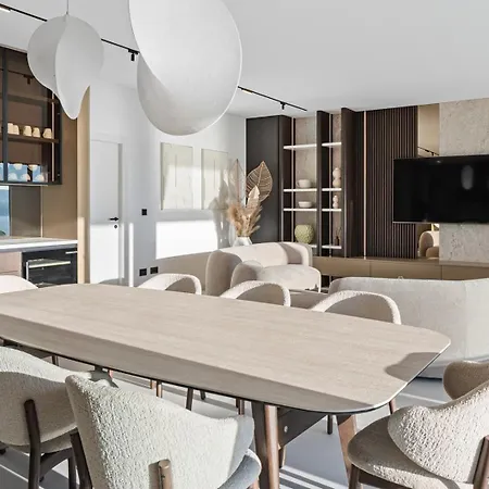 Luxurious 5-bedroom 