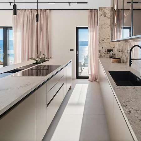Luxurious 5-bedroom 