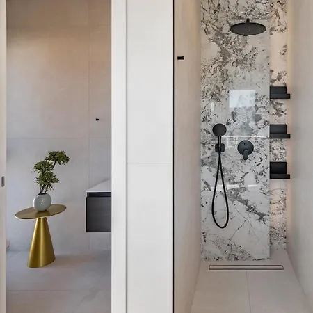 Luxurious 5-bedroom 