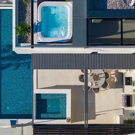 Luxurious 5-bedroom 