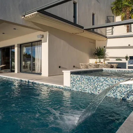 Luxurious 5-bedroom 