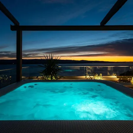 Luxurious 5-bedroom 